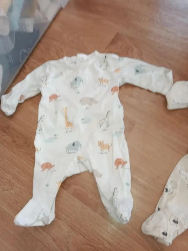 Kiabi lote de 2 pijamas com estampa tamanho 1 mês – photo 2